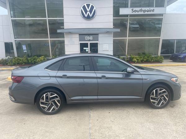 Volkswagen Jetta with VIN: 3VWGM7BU5RM023809