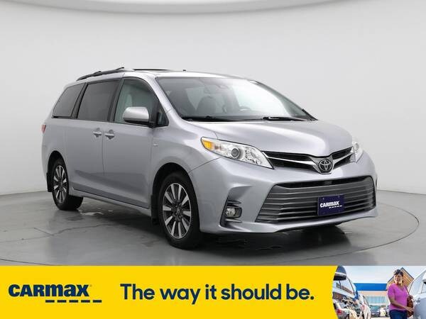 Toyota Sienna with VIN: 5TDDZ3DC1JS200154