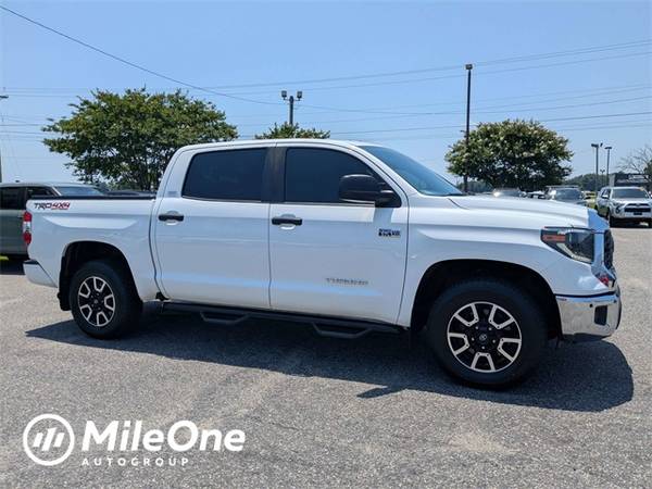 Toyota Tundra with VIN: 5TFDY5F12MX998415