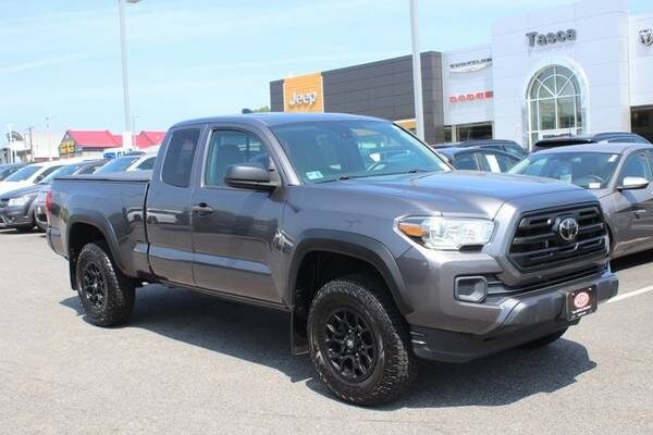 Toyota Tacoma with VIN: 5TFSX5EN6KX069324