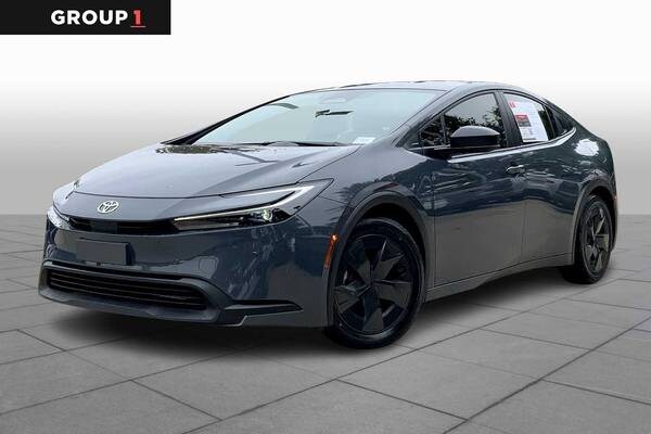 Toyota Prius with VIN: JTDACAAUXR3040312