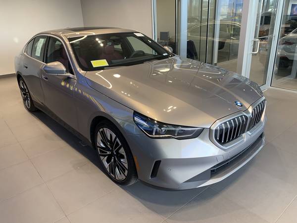 BMW 5 Series with VIN: WBA63FJ07RCS43378