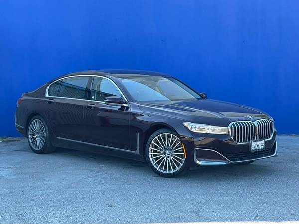 BMW 7 Series with VIN: WBA7T2C00LGL18125