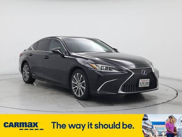 Lexus ES 300h with VIN: 58ADA1C15MU010941