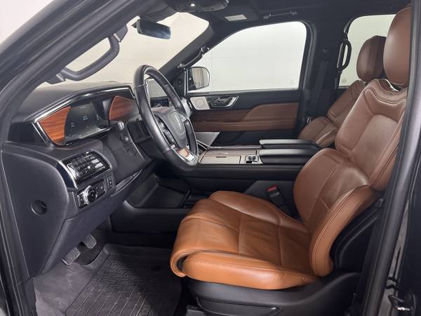 Lincoln Navigator with VIN: 5LMJJ2LT0JEL21441