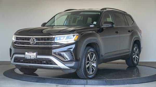 Volkswagen Atlas with VIN: 1V2LP2CAXMC590039