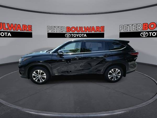 Toyota Highlander Hybrid with VIN: 5TDHBRCH3NS544497