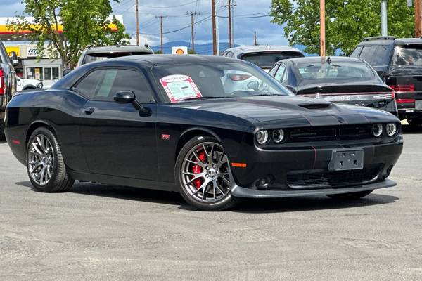 Dodge Challenger with VIN: 2C3CDZDJ3HH594636