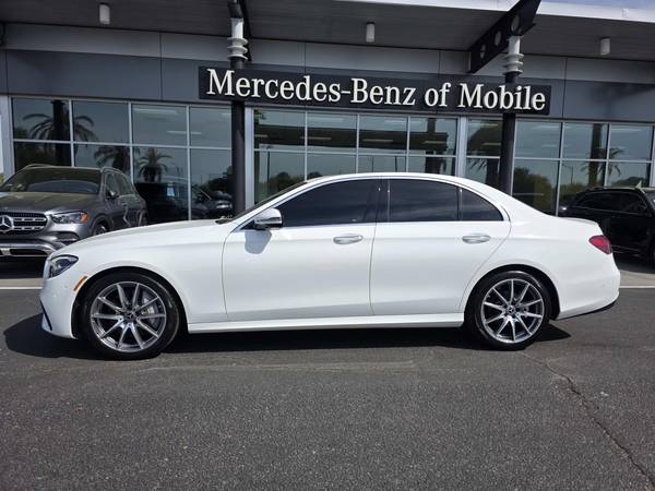 Mercedes-Benz E-Class with VIN: W1KZF8DB0NB049748