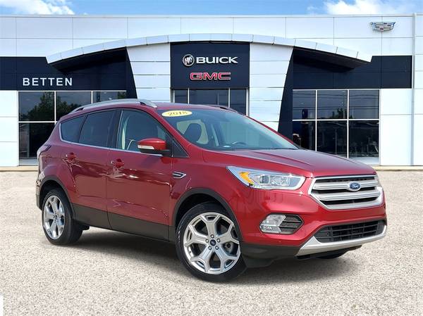 Ford Escape with VIN: 1FMCU9J92JUC58240