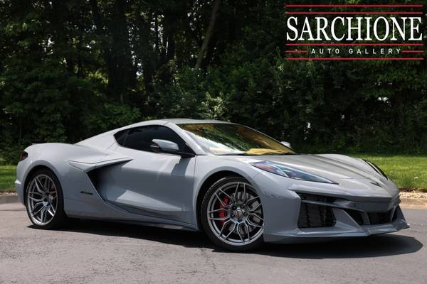 Chevrolet Corvette with VIN: 1G1YF2D33S5602066