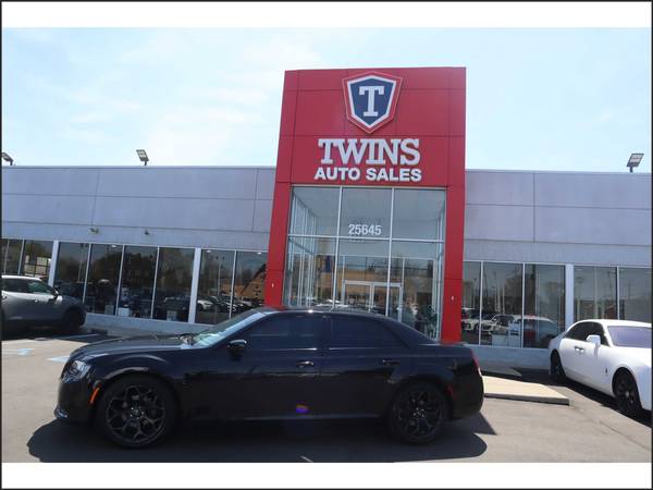 Chrysler 300 with VIN: 2C3CCABG2LH164035