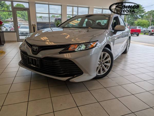 Toyota Camry with VIN: 4T1B11HK2KU284790