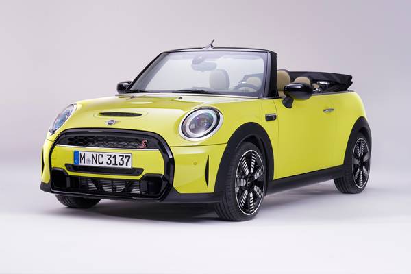 Hood and Mirror Kit | MINI CONVERTIBLE 2023 Hood and Mirror Kit | MINI CONVERTIBLE 2023
