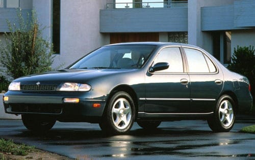 1993 Nissan Altima 4 Dr GLE Sedan