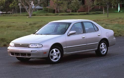 1995 Nissan Altima 4 Dr GLE Sedan