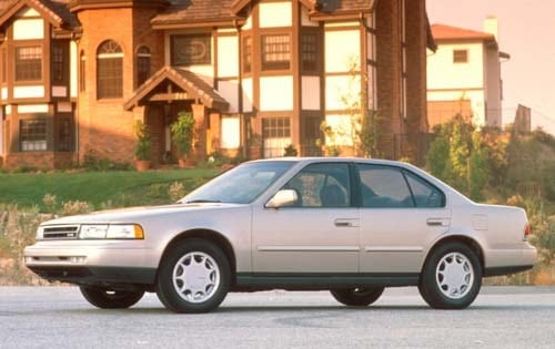 1990 Nissan Maxima 4 Dr GXE Sedan