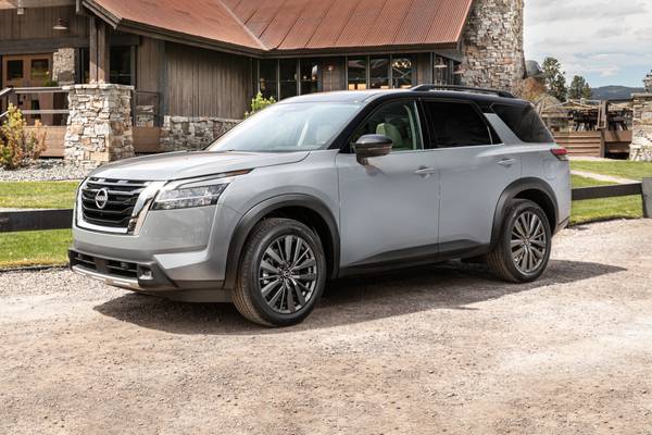 2024 Nissan Pathfinder SL