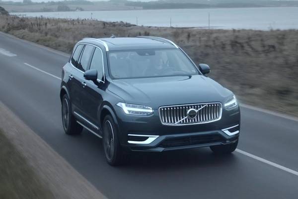 2024 Volvo XC90 B5 Plus