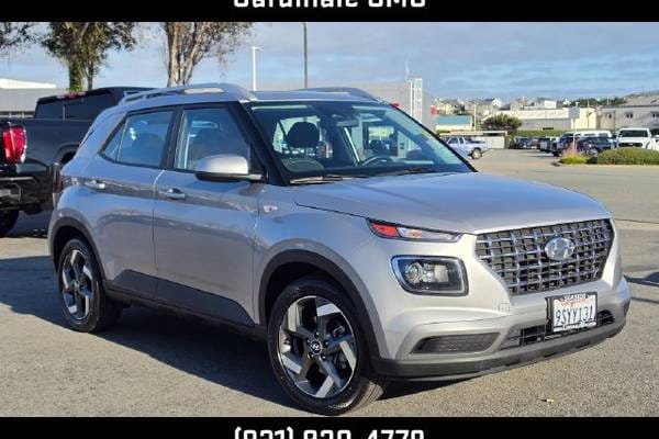 Used Silver 2025 Hyundai Venue 5 seat SEL 4dr Hatchback (Shimmering Silver)